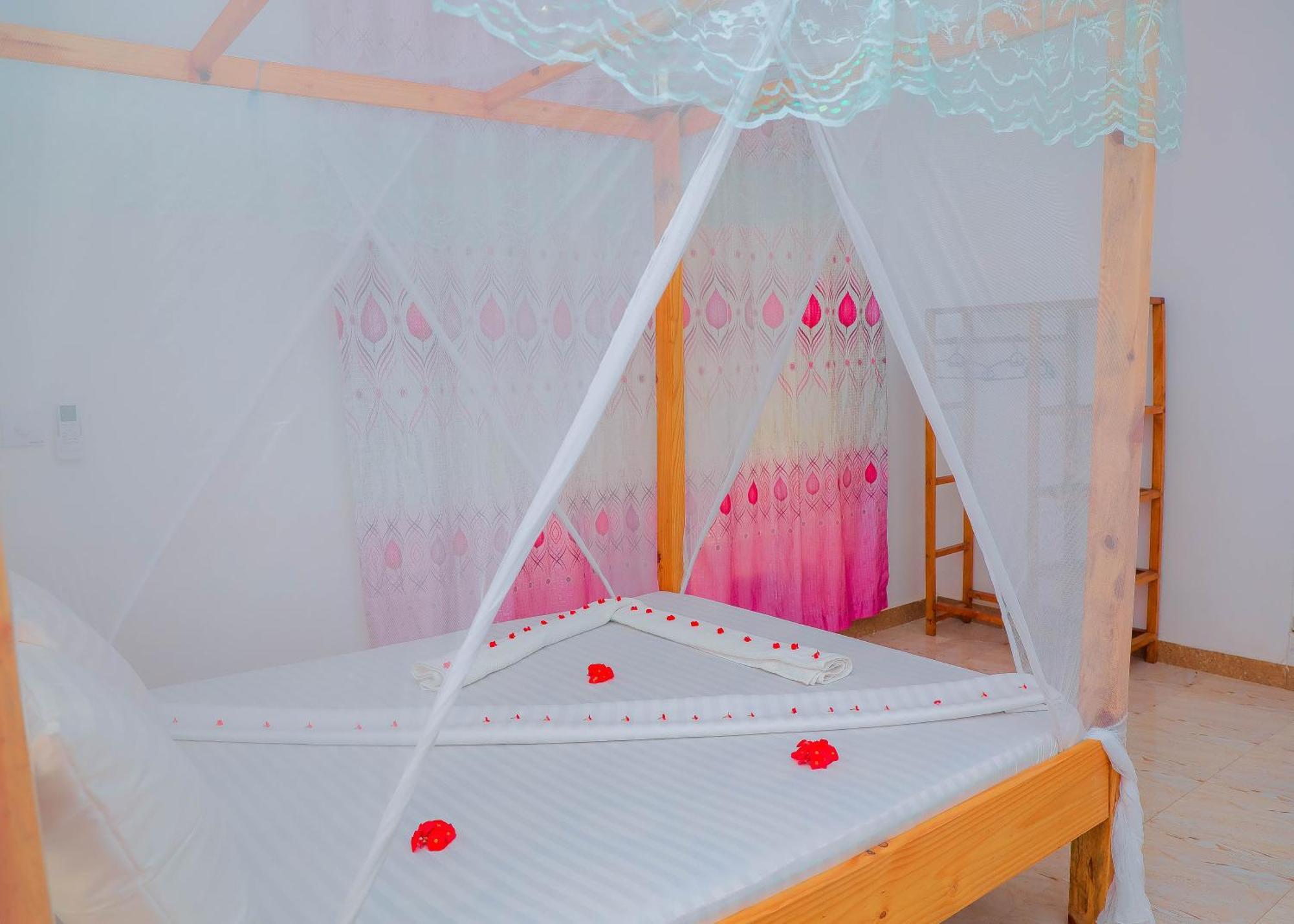 Bed and Breakfast Raha House Нунгви Экстерьер фото
