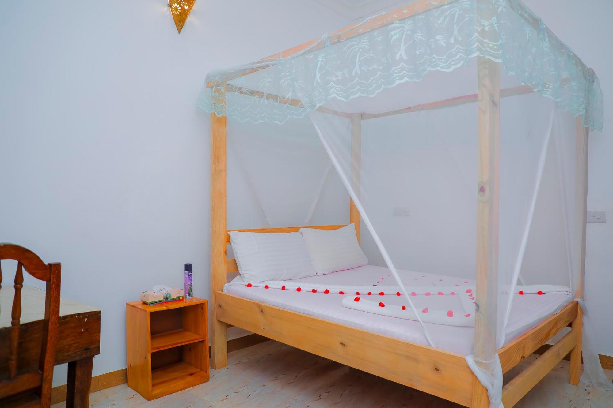 Bed and Breakfast Raha House Нунгви Экстерьер фото